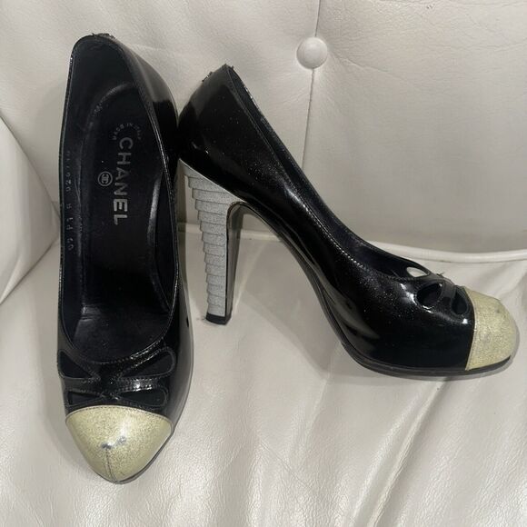 Authentic Chanel Black Cream Gray Patent Leather Platform Pumps Sz EU 38.5 US 8 - Picture 7 of 13
